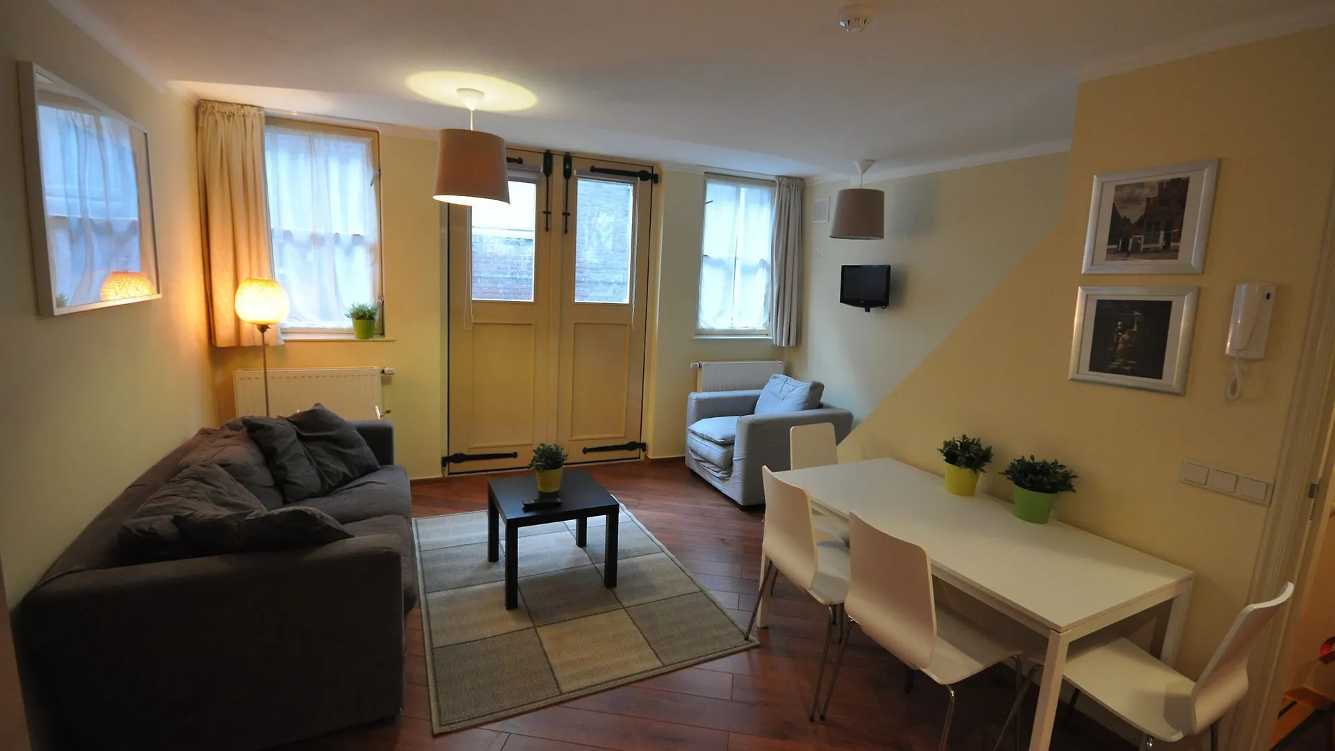 Old City Amsterdam Bed And Breakfast Bed & Breakfast